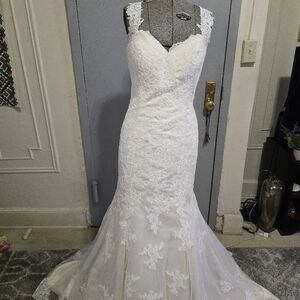 Davinci Ivory Lace Mermaid Wedding Dress with Sweetheart Neckline